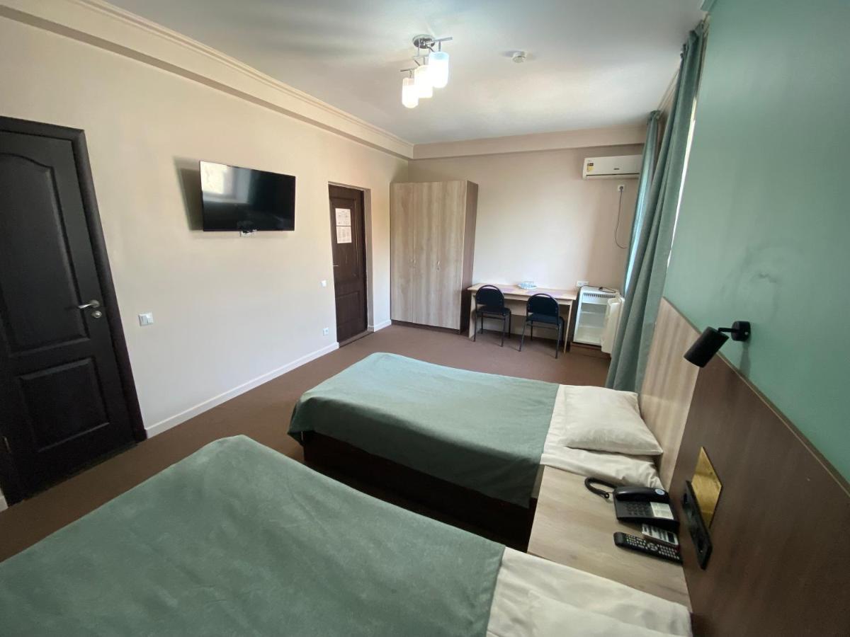 Ulpan Mini Hotel Astana Buitenkant foto