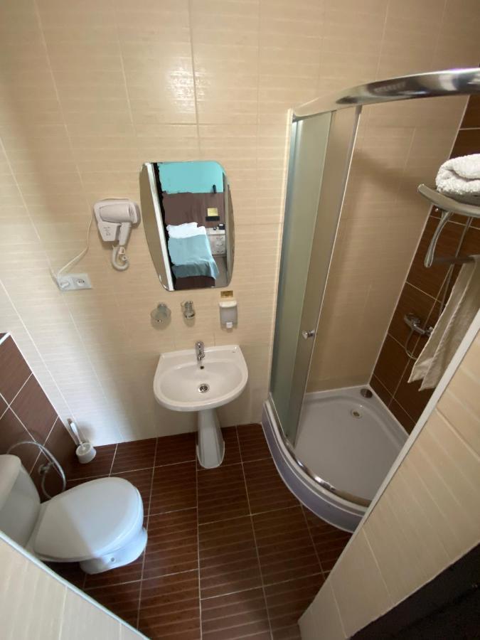 Ulpan Mini Hotel Astana Buitenkant foto