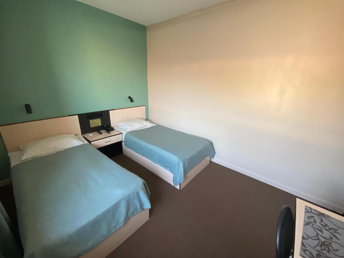 Ulpan Mini Hotel Astana Buitenkant foto