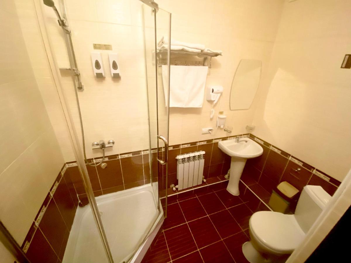 Ulpan Mini Hotel Astana Buitenkant foto