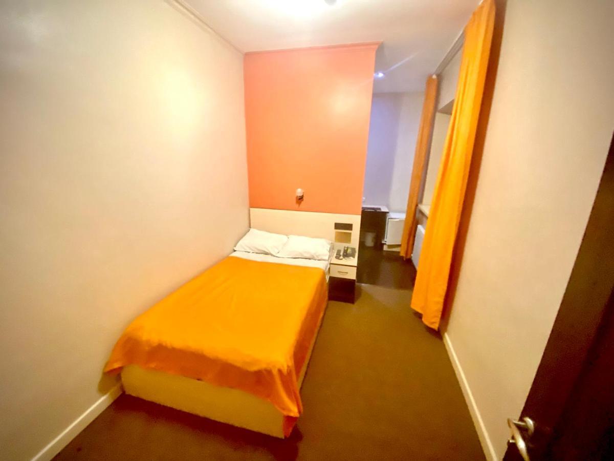 Ulpan Mini Hotel Astana Buitenkant foto