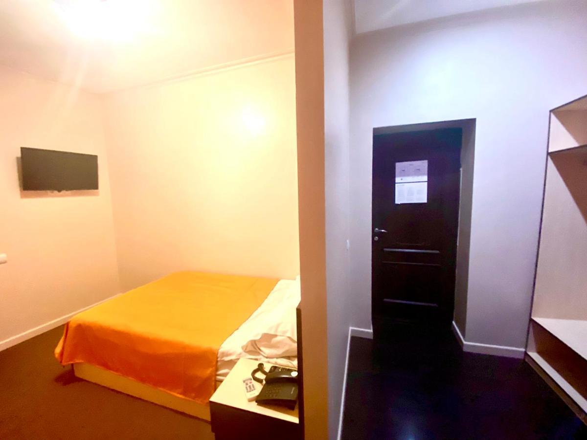 Ulpan Mini Hotel Astana Buitenkant foto