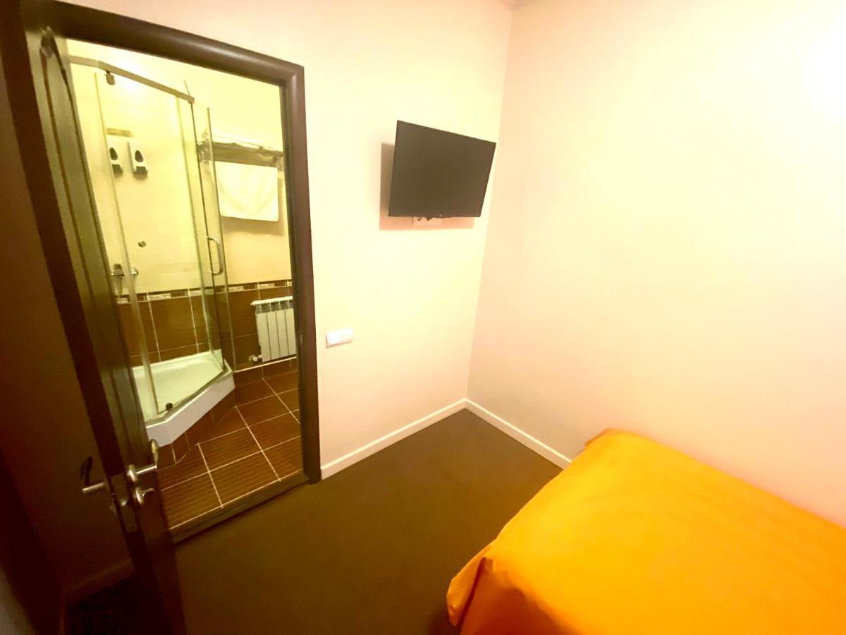 Ulpan Mini Hotel Astana Buitenkant foto