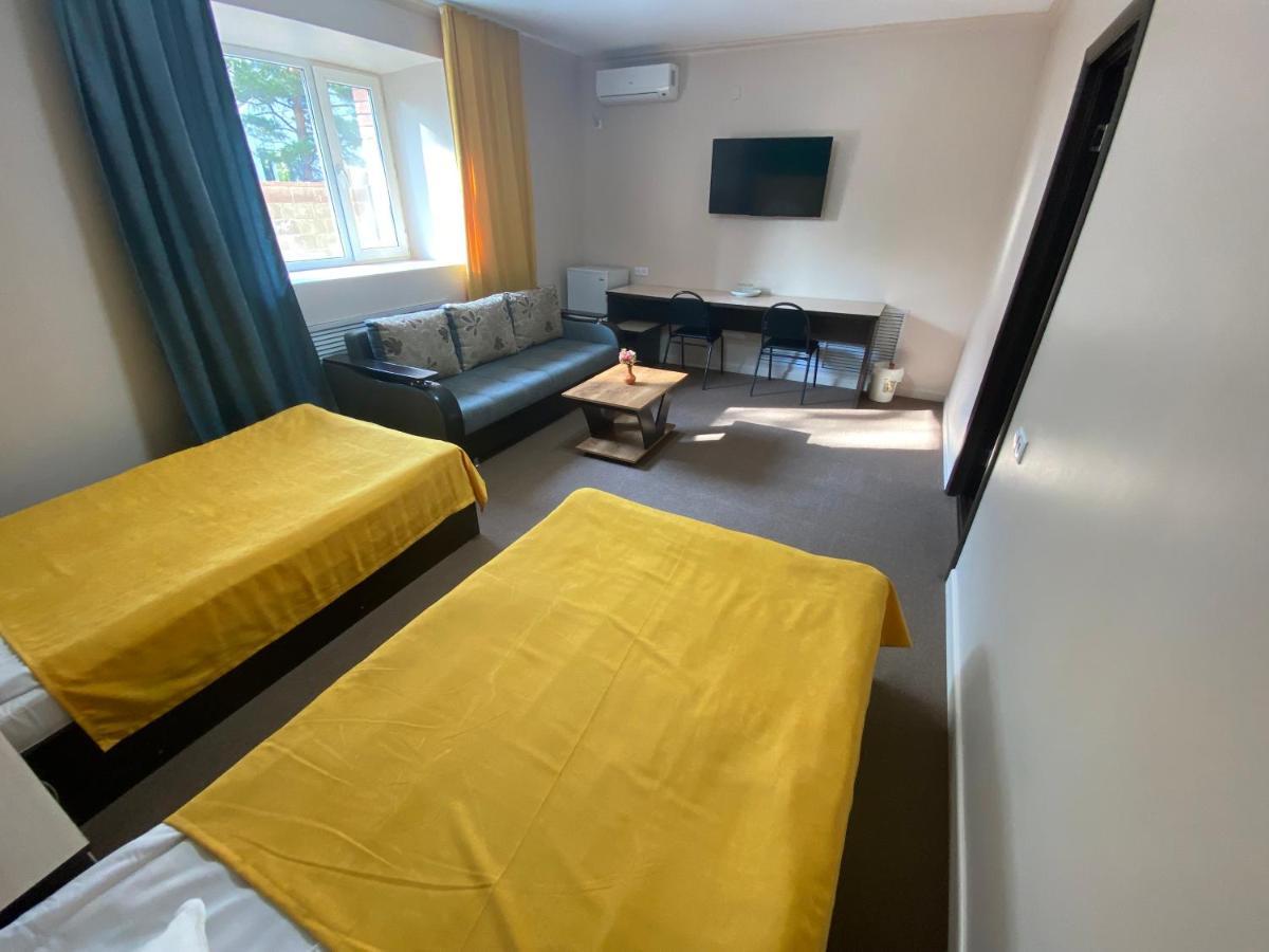 Ulpan Mini Hotel Astana Buitenkant foto