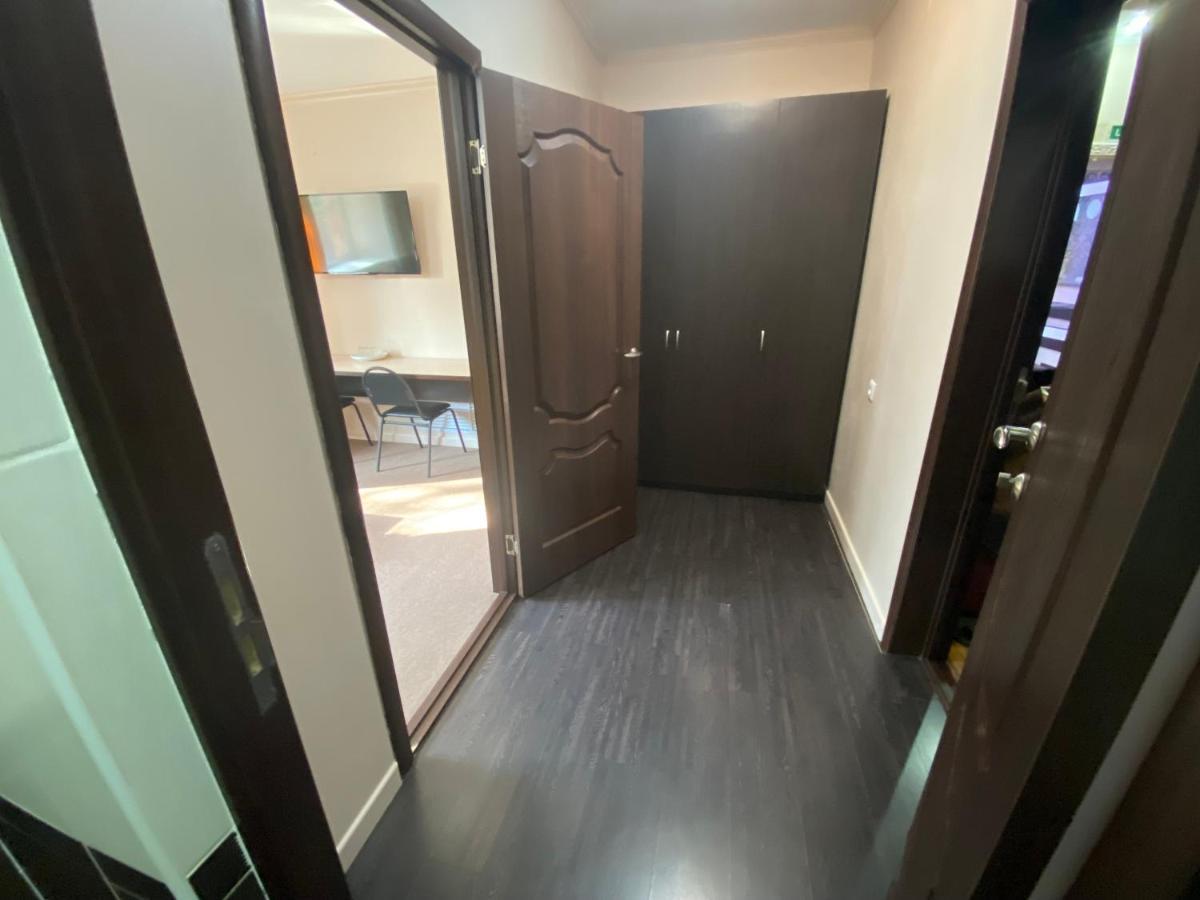 Ulpan Mini Hotel Astana Buitenkant foto