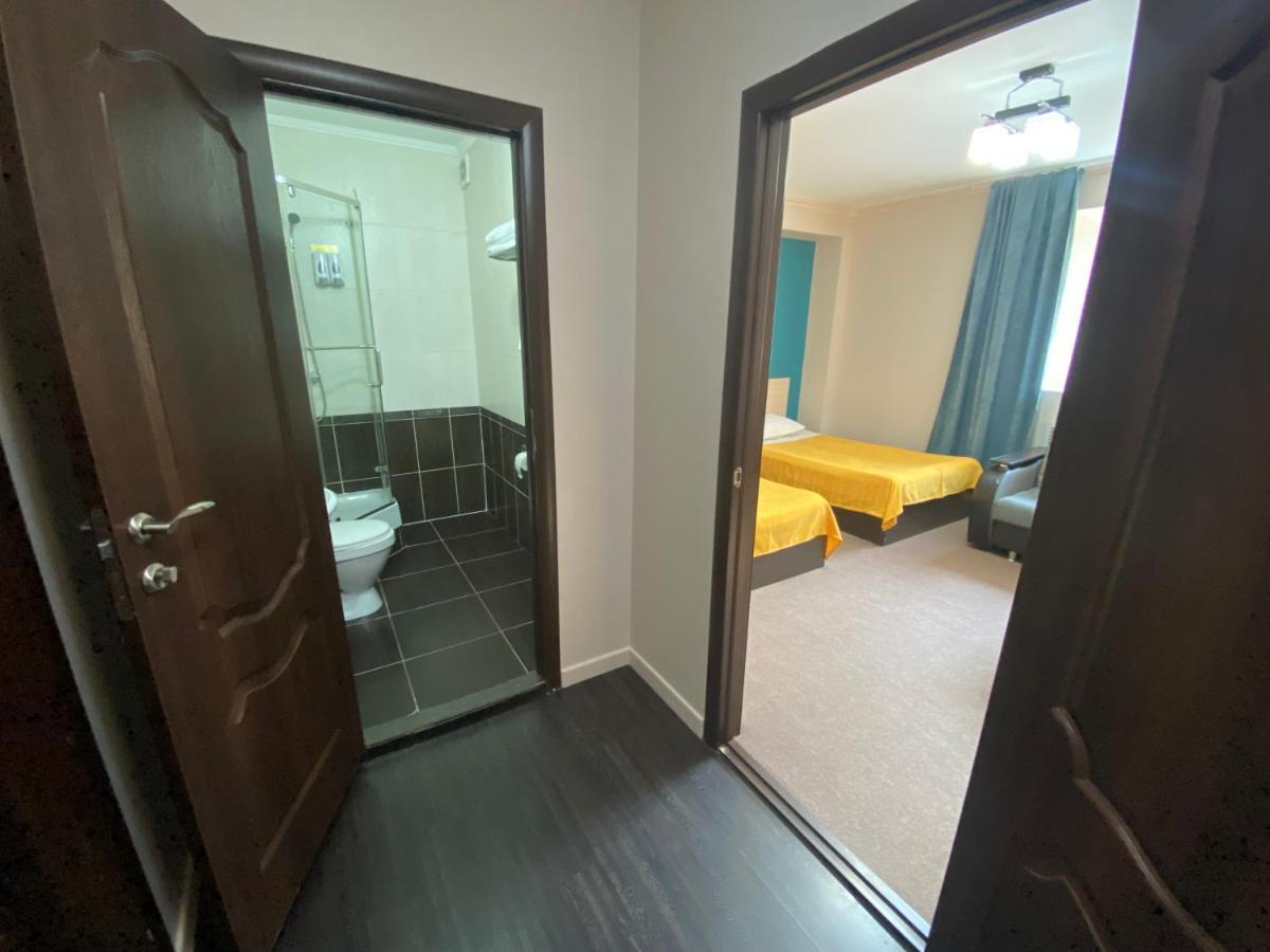 Ulpan Mini Hotel Astana Buitenkant foto