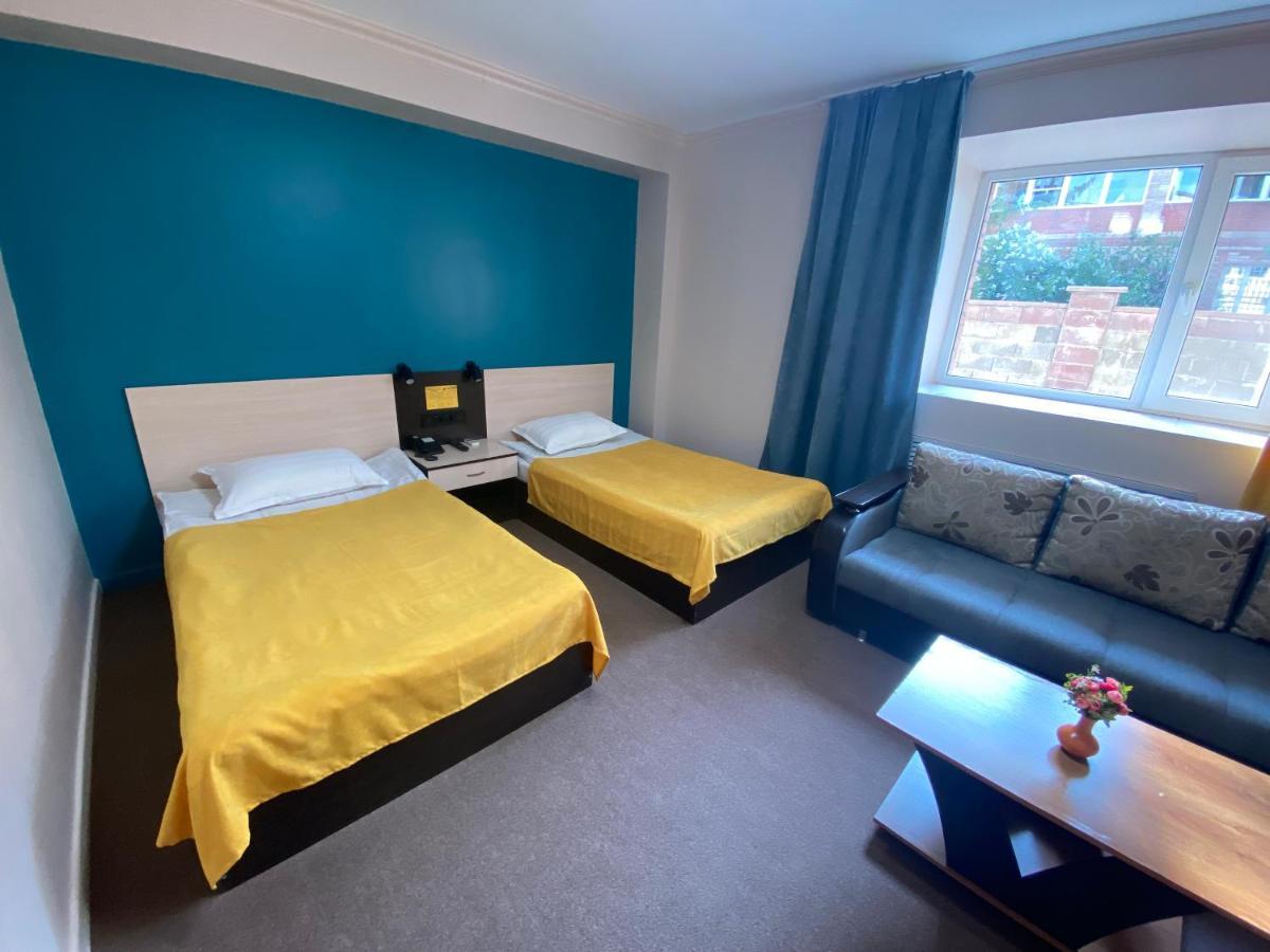 Ulpan Mini Hotel Astana Buitenkant foto