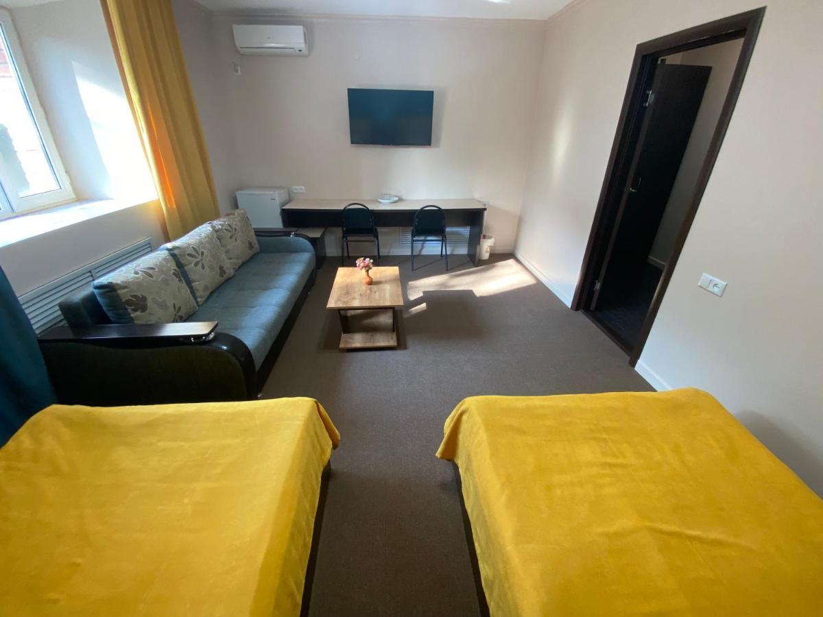 Ulpan Mini Hotel Astana Buitenkant foto