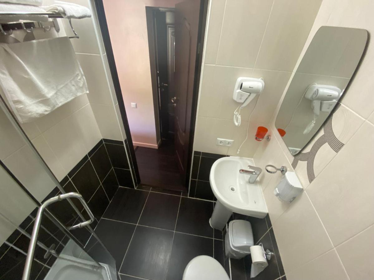 Ulpan Mini Hotel Astana Buitenkant foto
