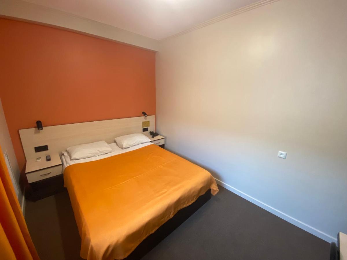 Ulpan Mini Hotel Astana Buitenkant foto