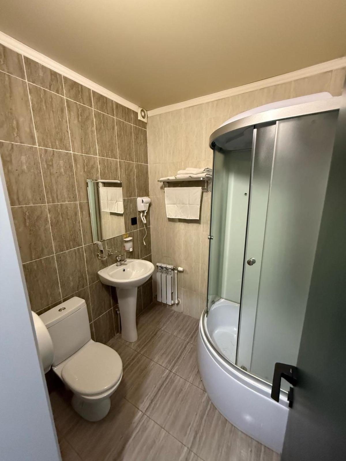 Ulpan Mini Hotel Astana Buitenkant foto